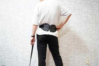 ゴルフ用だけど日常使いにも良さげ。姿勢維持にも役立つ腰サポートベルトを使ってみた。