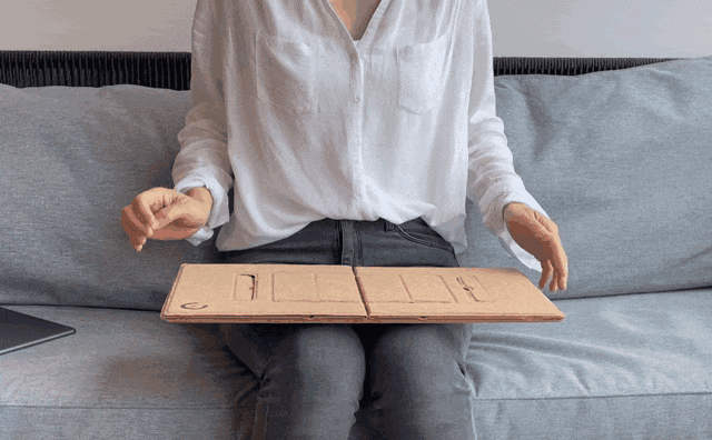 膝上テーブルにタブレットスタンドほか6WAY！ 生活を快適にする折り畳み式コルクテーブル