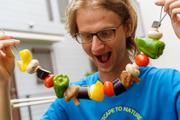 先が丸くて安全。刺すだけで映えるBBQワイヤー串は、可能性の塊では!?