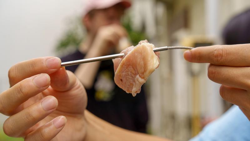 食材を選ばず、鶏肉にだってスッと刺さります