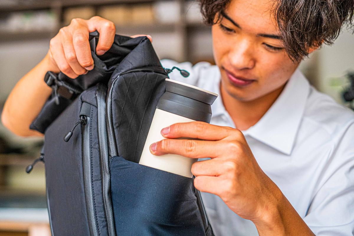 超軽量＆高強度なX-PACK採用。防水性能にも優れた次世代スリングバッグ 