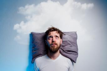 「明日早いのに眠れない…」そんな時、試したいアプリ5選