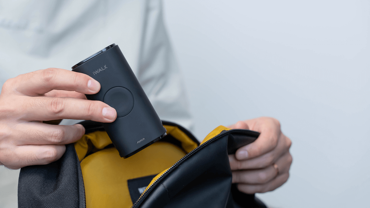 1つでMAX3台同時充電！1日中スマホを酷使するなら「iWALK」のモバイル