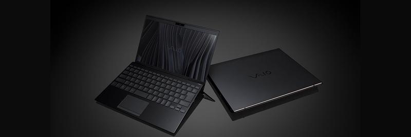 VAIO SX14 ALL BLACK EDITIONは写真右