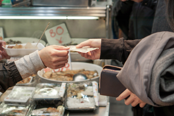 匿名性は最強! キャッシュレス社会で「現金だけ生活」は可能か?
