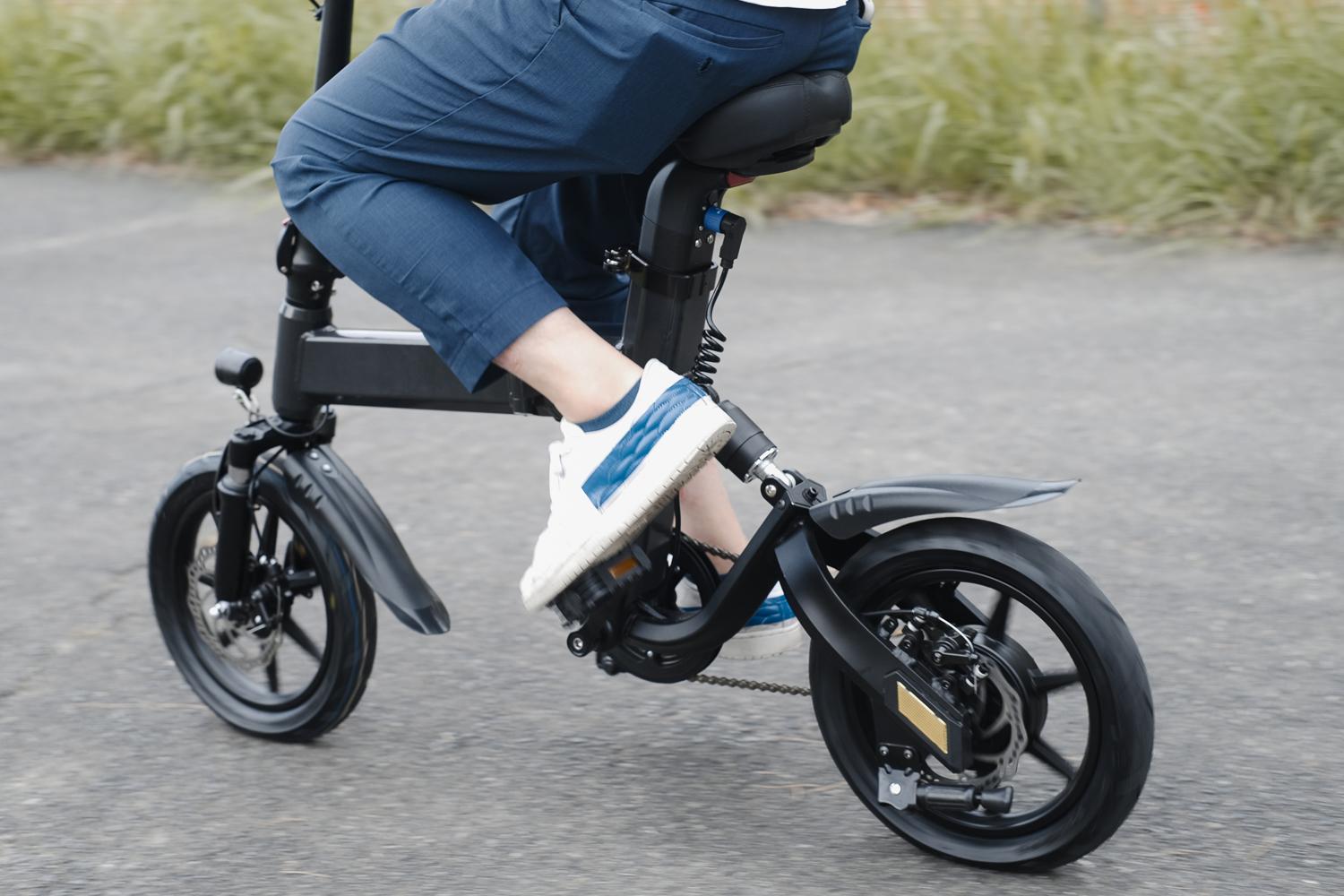 シンプルだけど機能も盛りだくさん！ ご近所移動にも便利な折りたたみ