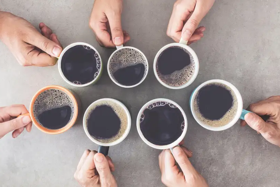 毎日コーヒーを飲むと長生きする？ 研究結果「2～3杯飲む人のほうが…」