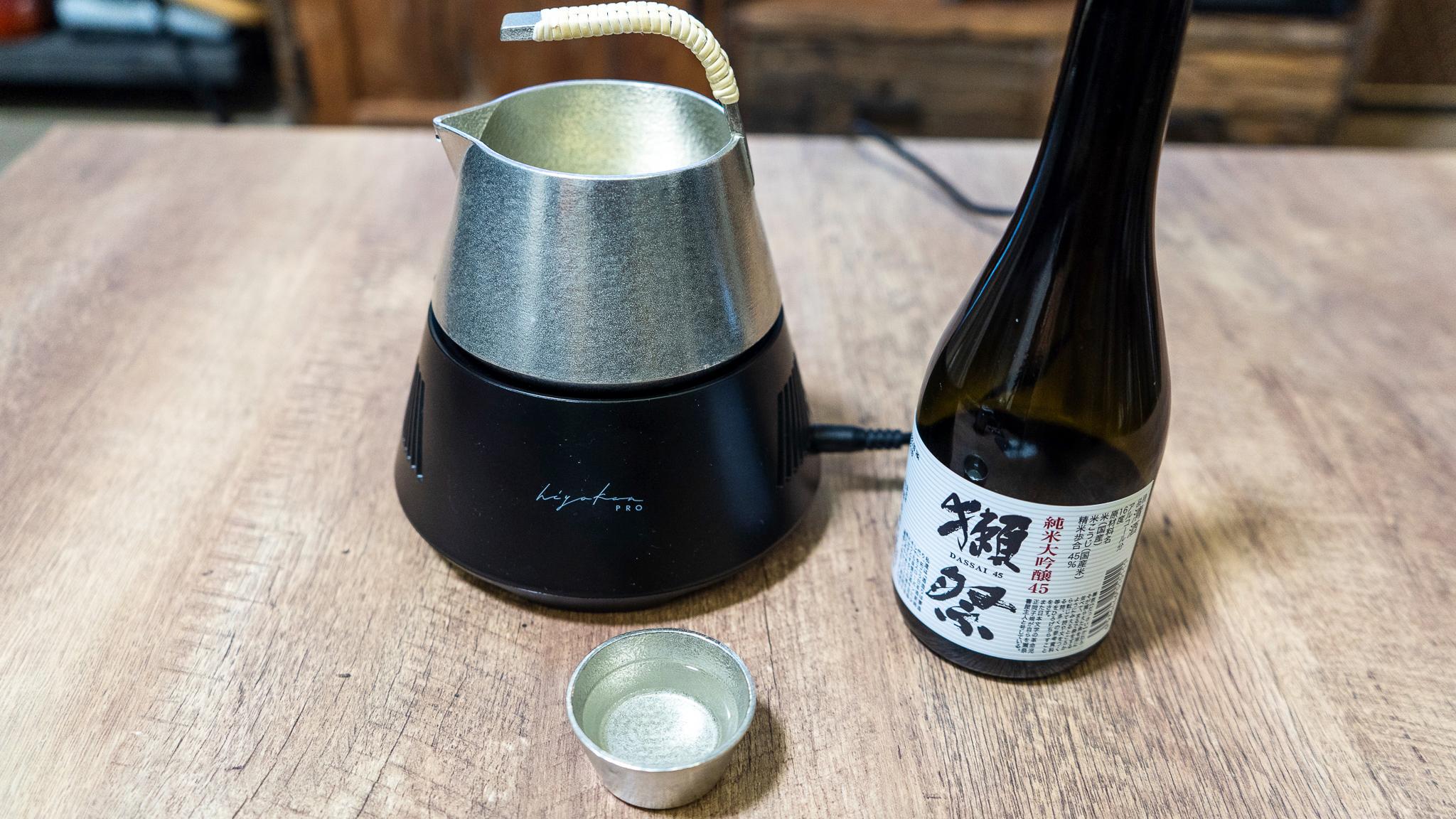 熱燗も冷やもワンボタンで。10〜60℃まで日本酒の変化を楽しめる 熱燗も冷やもワンボタンで。10〜60℃まで日本酒の変化を楽しめる