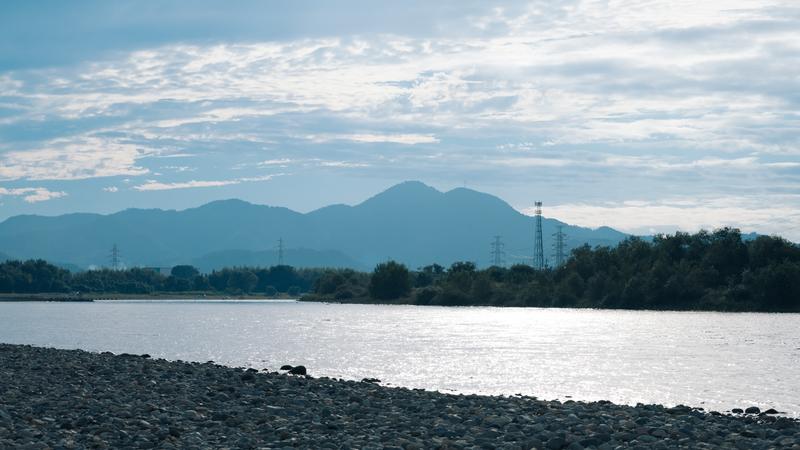 関市を流れる長良川。この自然豊かな環境によって古来より刃物作りの聖地として栄えてきた