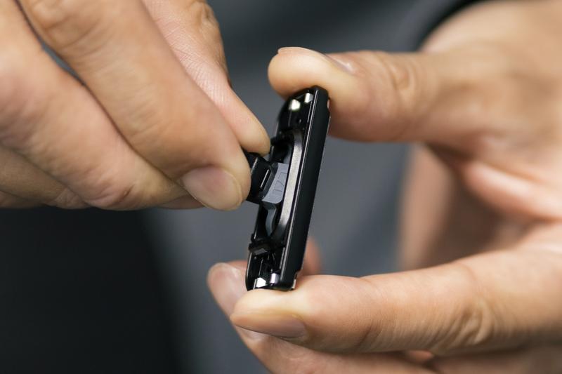 この刃体の部分だけでカミソリとして使えるほど、機能がコンパクトに集約されている