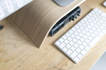 IKEA「SIGFINN モニタースタンド」でデスクワークがはかどる最高のPC環境が作れた！