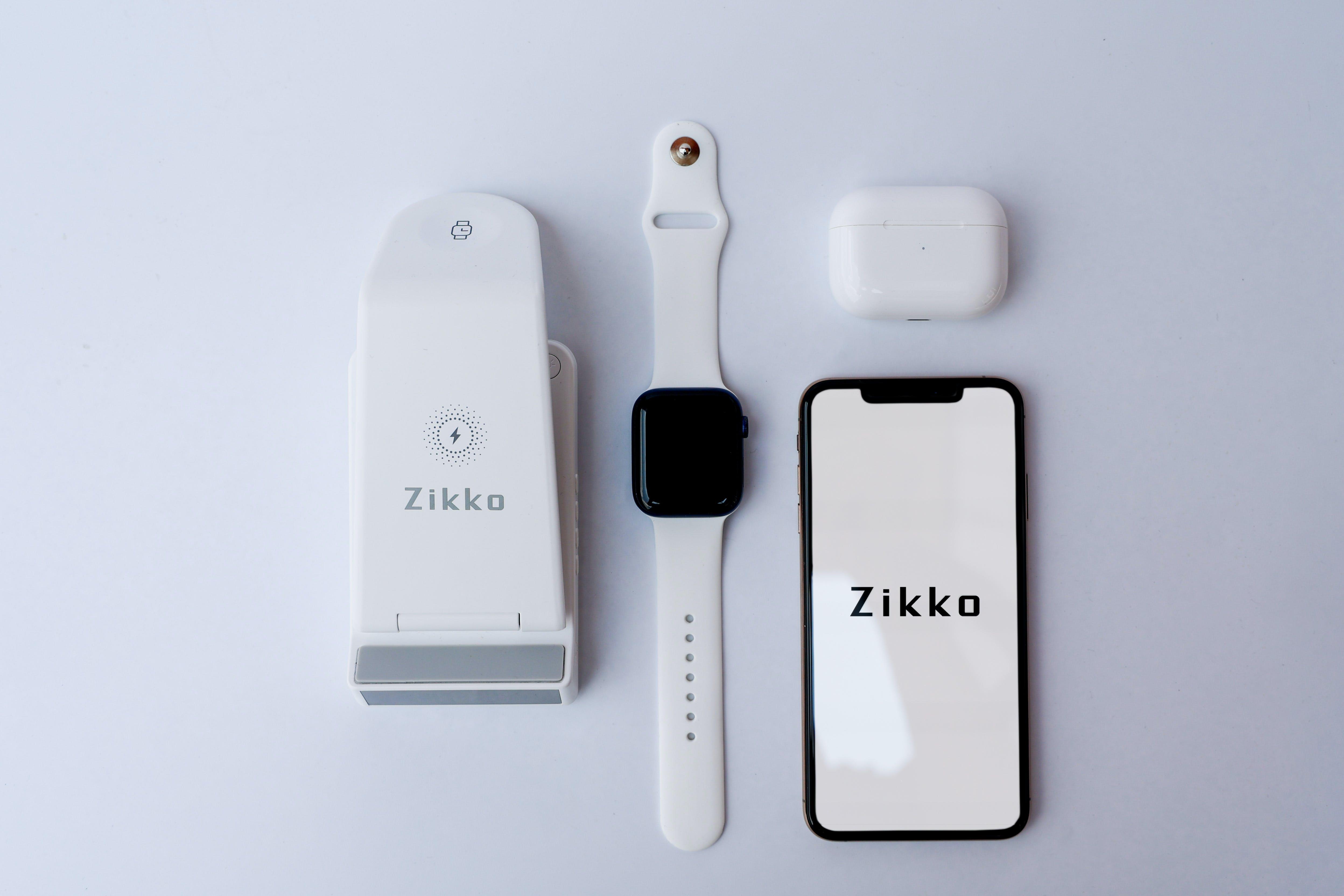 4台同時充電が可能！ スマホの急速充電にも対応の7in1充電スタンド