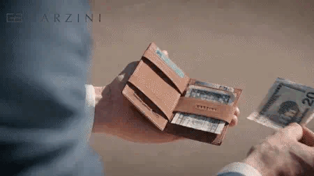 パタッと閉じれば紙幣が収納!? 仕組みがユニークな本革ミニ財布「マジックコインウォレット」
