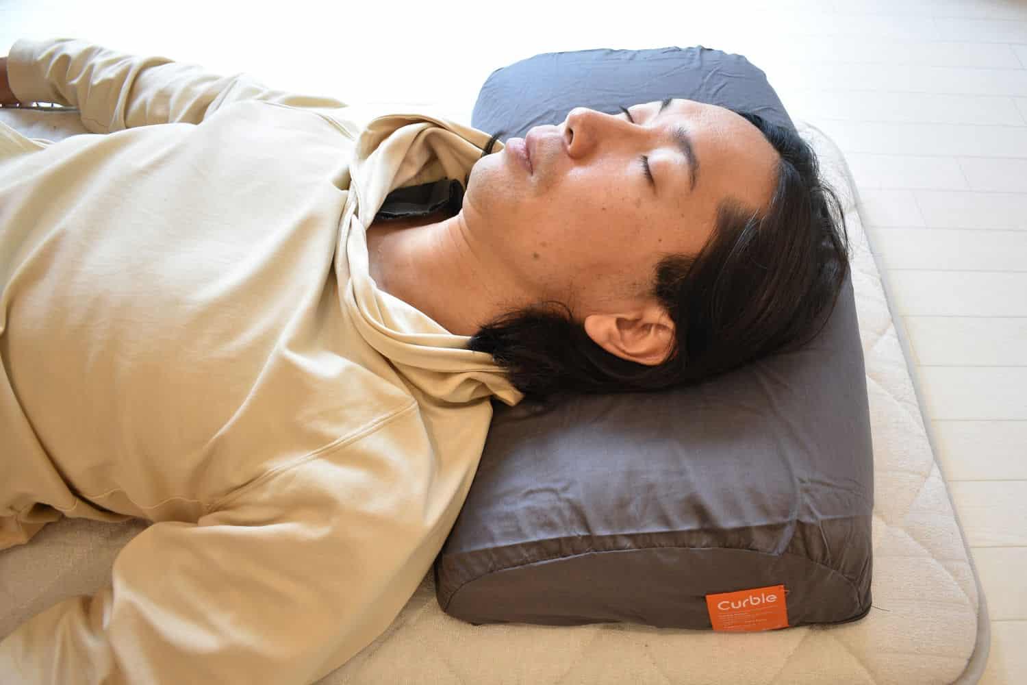 ハンモックフレームでぐっすり快眠。「カーブルピロー」の寝心地を一晩