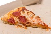 翌日もうまい！ 食べ残したピザの最適な保存方法