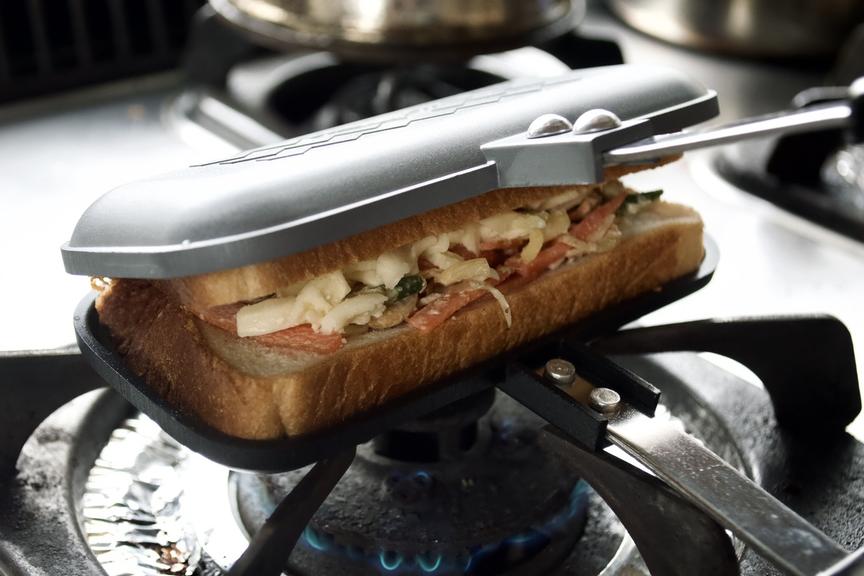 余った食パンがごちそうに。食パン1枚で作れるホットサンドパン