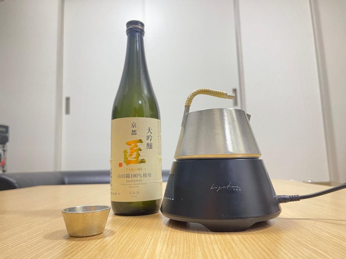 お家で最高の日本酒体験が味わえる冷温機と酒器のセット「hiyakanPRO 
