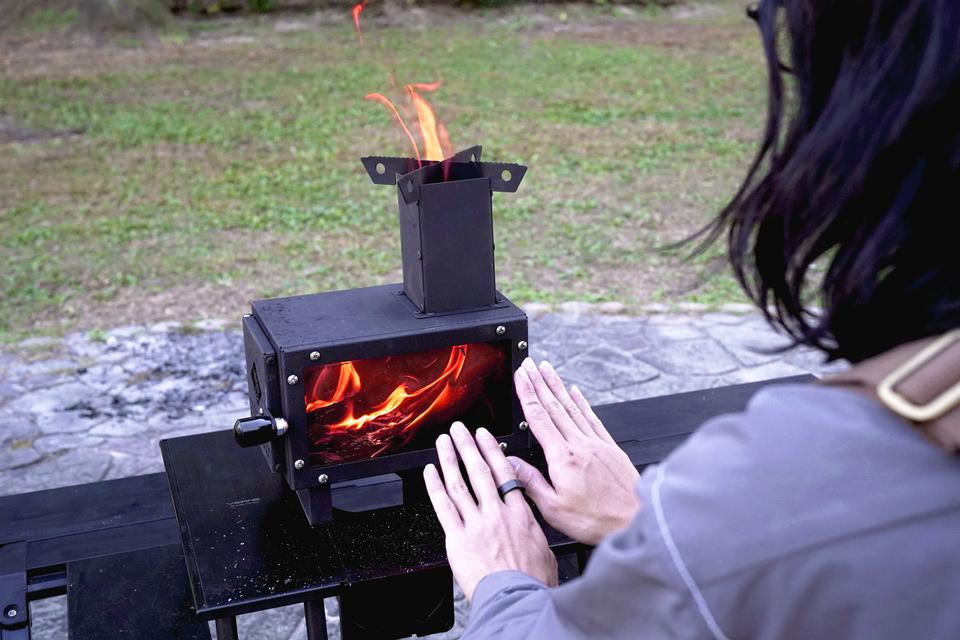 ミニ薪ストーブ 卓上 薪ストーブ 小型 暖炉 焚き火台 ソロストーブコンパクト