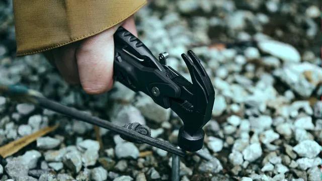 キャンプにも役立ちそう！ コンパクトなボディに14機能を搭載した