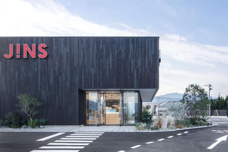 岡田さんが手掛けたJINSのロードサイド店舗のデザイン