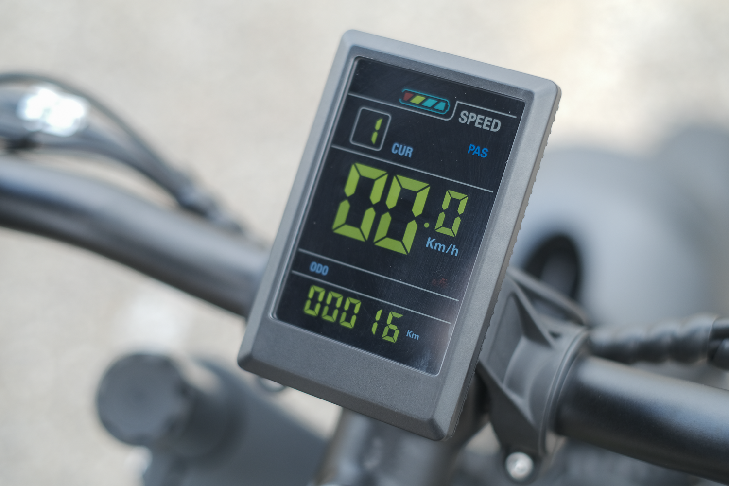 バイクのような存在感が個性的! ワイルド極まる電動アシスト バイクのような存在感が個性的! ワイルド極まる電動アシスト