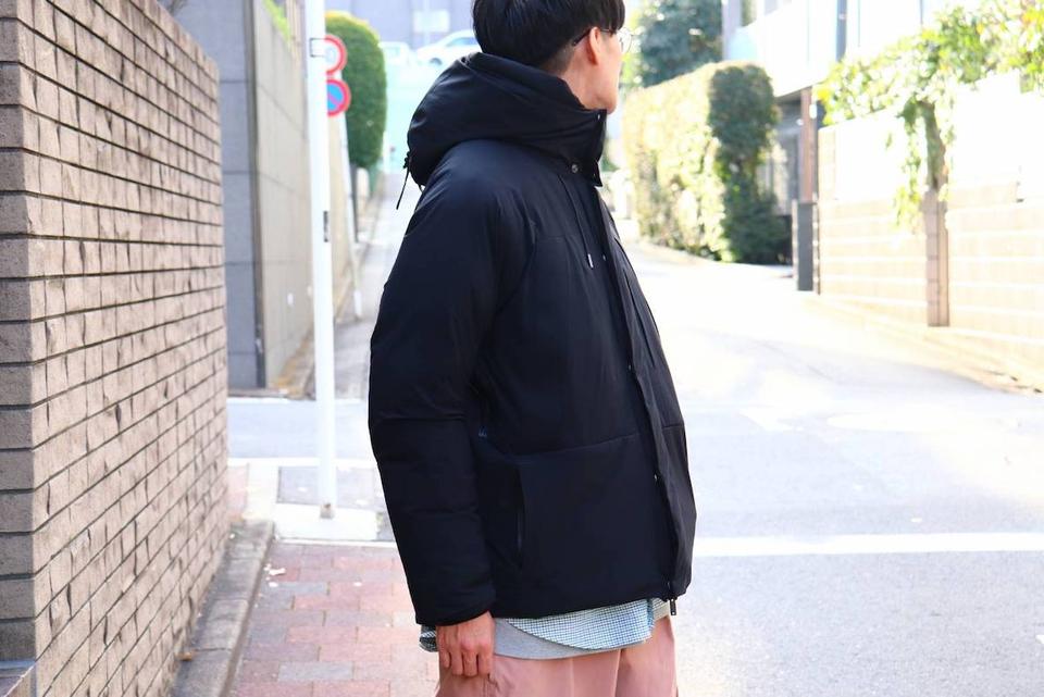 カバンやリュックからの解放 ダウンの欠点を完全解決した 究極ダウンジャケット を着てみた ライフハッカー ジャパン
