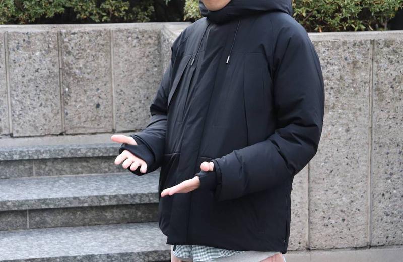 カバンやリュックからの解放 ダウンの欠点を完全解決した 究極ダウンジャケット を着てみた ライフハッカー ジャパン