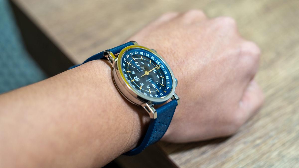 モチーフは『海底二万里』。200m防水やコンパス機能フランス製の自動 