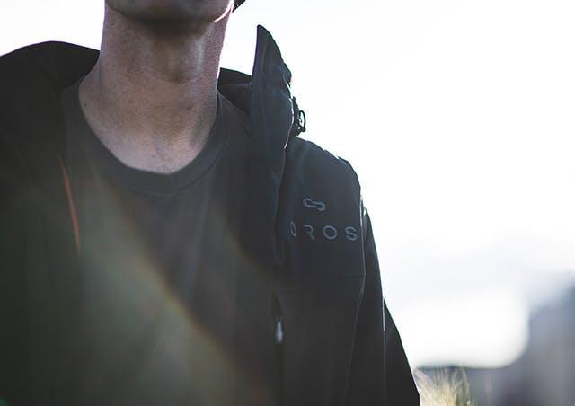 高性能断熱材で薄くて温かい。耐水性や透湿性能にも自信アリな雪山まで