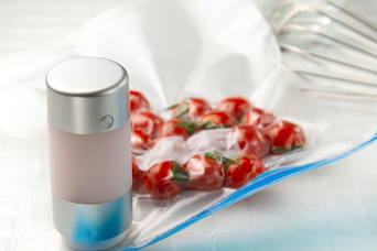 普段遣いからアウトドアまで大活躍!ポータブル真空パック器「Mini Light Sealer M.O」でラク家事生活