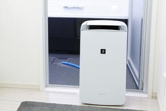 部屋干し臭を抑制してくれるシャープの衣類乾燥除湿機【楽天セール】