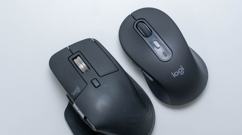 左:MX Master M3/右:M750