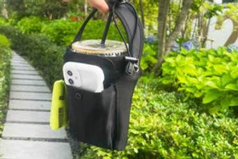 ドリンクとスマホをバックにクリップ。手ぶらになれる小物ポーチの支援が終了間近