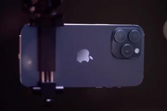 iPhoneをプロ仕様のビデオカメラに設定する方法