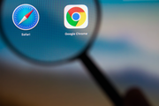 macOSブラウザ頂上決戦。Google Chrome vs. Safari、セキュリティ面で優秀なのは？
