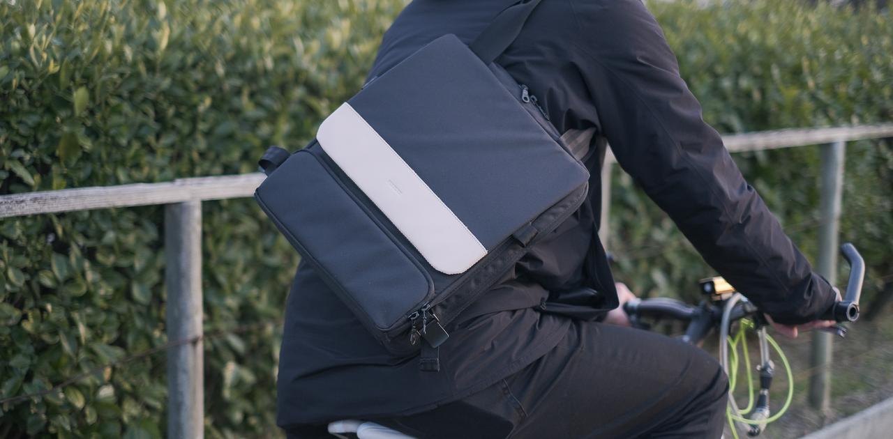 自転車通勤にもオススメ！ 手ぶらでもズレ落ちない進化型トートバッグ「FIXTOTE ケプラーS」を使ってみた | ライフハッカー・ジャパン