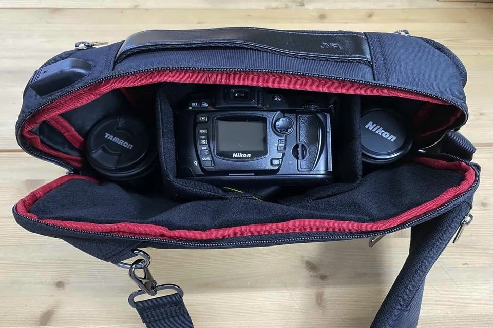 カメラ MOSISO バッグスリングバックパック フルオープン ケース 三脚ホルダーレインカバーキ