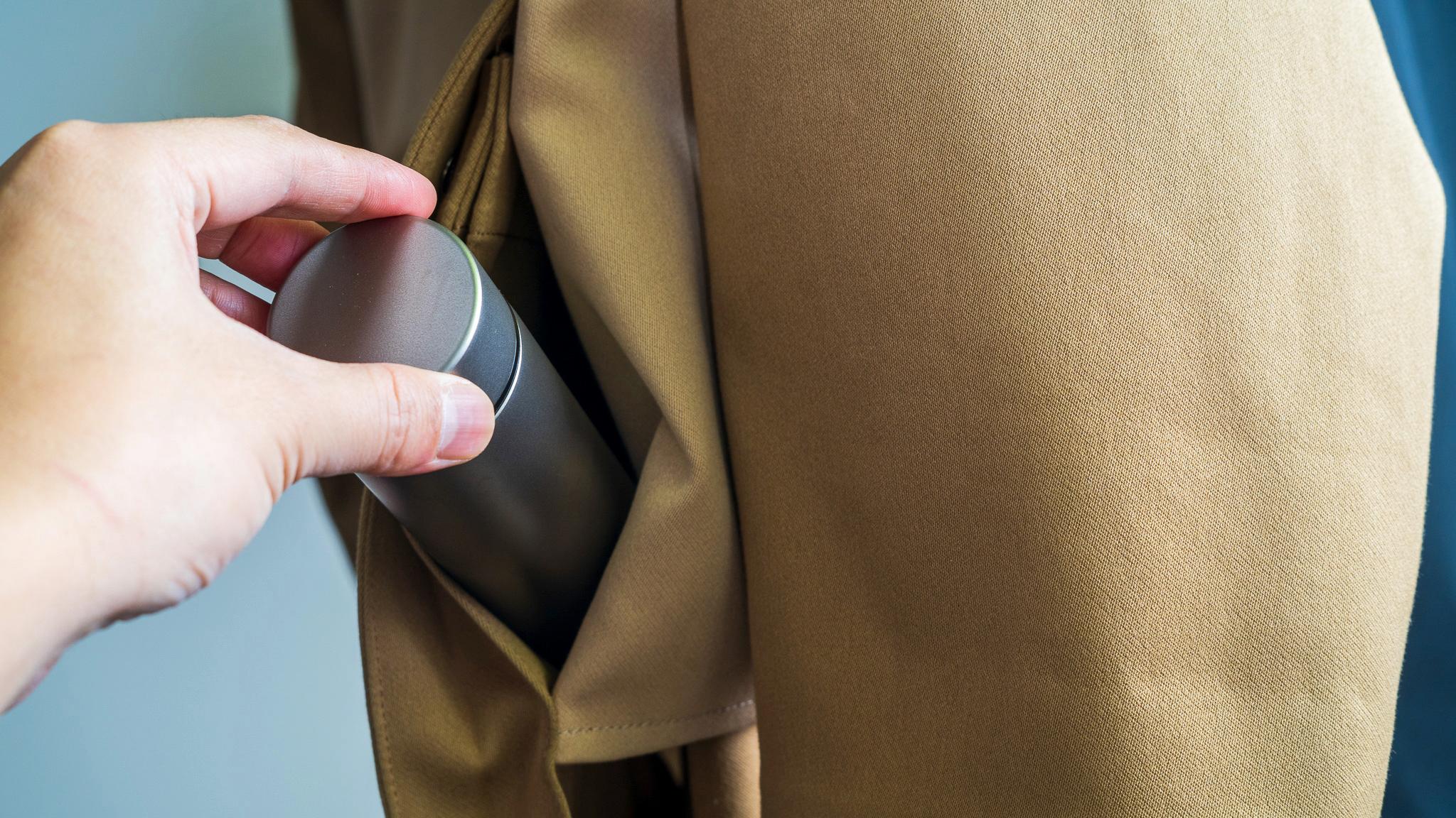 130mlの小容量がむしろ最高。サコッシュや巾着バッグにも入るチタン製