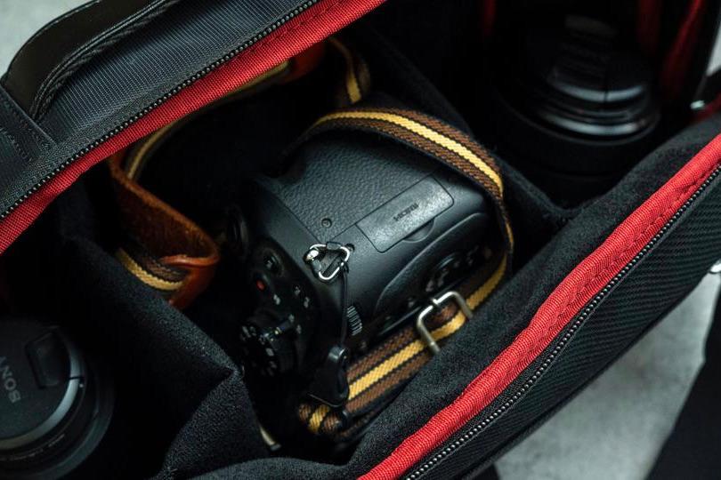 セパレーターで機材をピッタリ収納。普段使いにも便利な秀逸カメラ