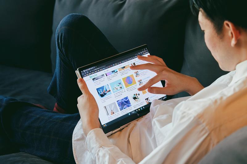 ソファ+タブレットタイムは至福のとき。