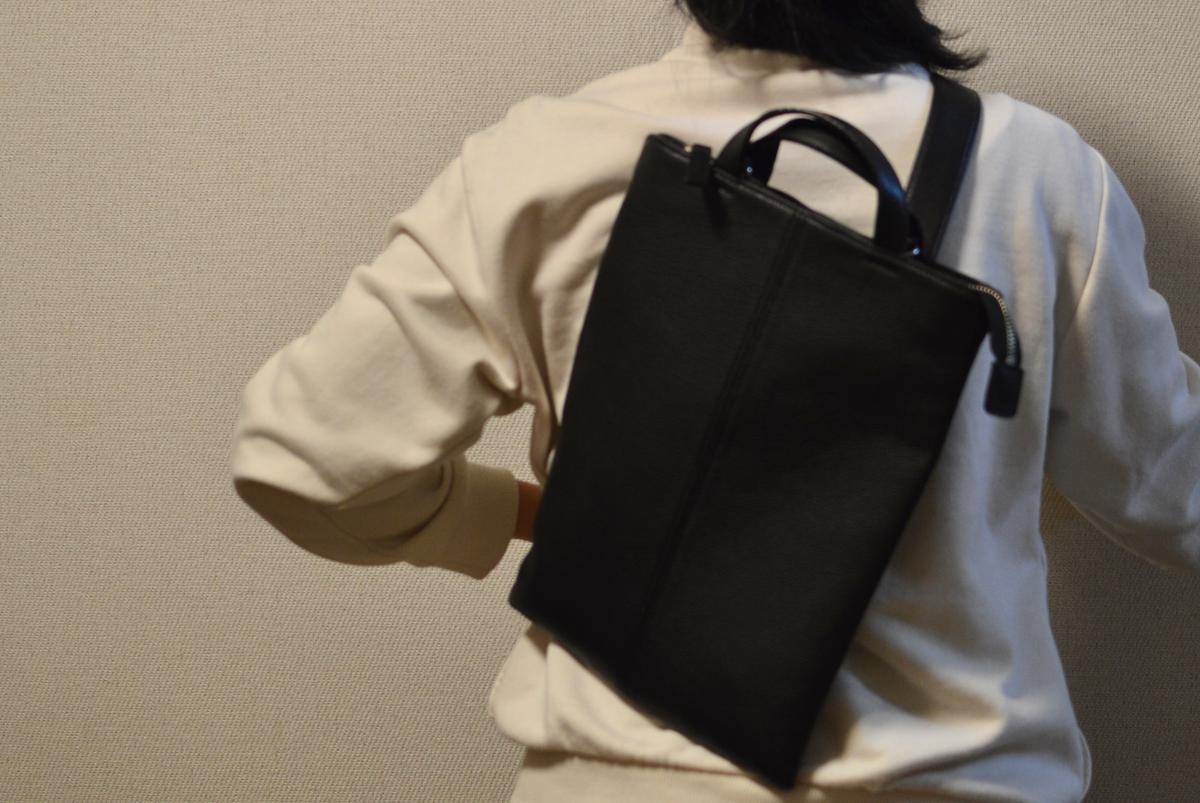薄くて軽い。無駄を省いた本革4WAYバッグが通勤にぴったりだった 