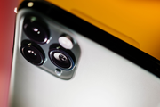 iPhoneのカメラでレンズが勝手に切り替わる…それはマクロモードのせいでした。設定オフにする方法