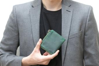 クレカ2枚分よりも小さい。だけど取り出しにくさゼロなミニ革財布が誕生