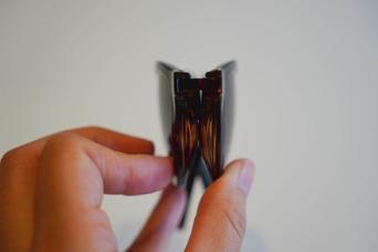 ユニクロのサングラスはデザインも機能性も◎。バッグのポケットに入る驚きのコンパクトさ