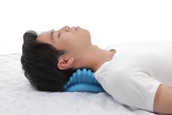 自宅で手軽に首・肩のケアができる「2wayネックストレッチャー」が登場