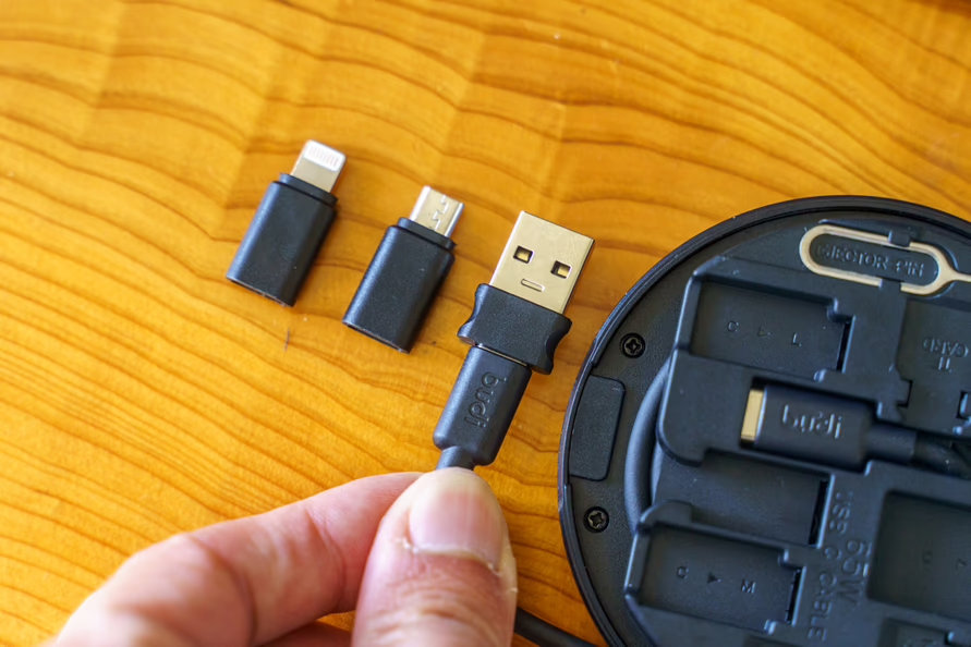 ※ただし、USB-Cから変換アダプター（USB-A、microUSB）を介した電源供給は過電圧となるため、使用しないようにしてください。
