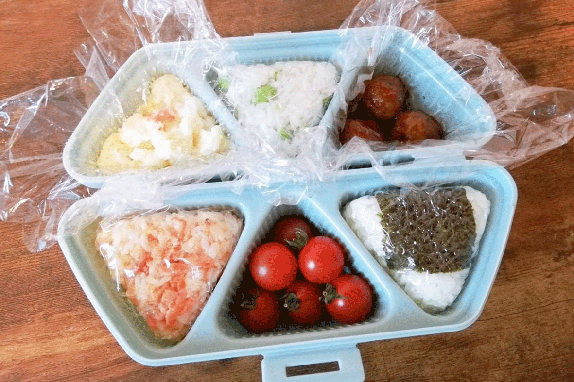 ふっくらおにぎりが一度に6つも作れる！そのまま弁当箱にもなる