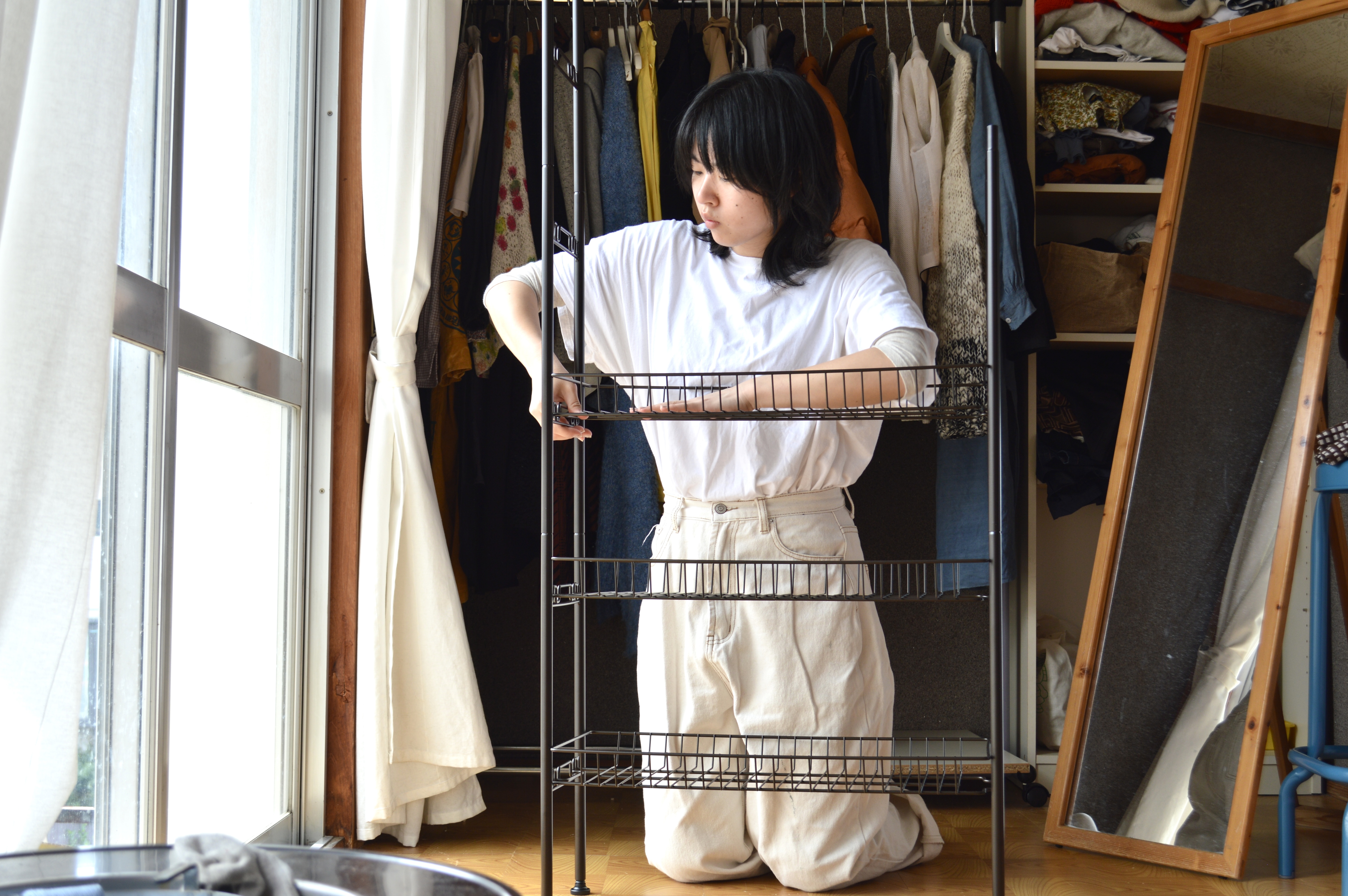 鉄製 棚板の位置が変えられるシェルフ 荷物そのままで、棚位置を変えられるって便利！設置も変更も簡単な