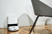 SwitchBotの「世界最小級ロボット掃除機」が日本の家に合う理由。サイズ、音、メンテの心配いらず