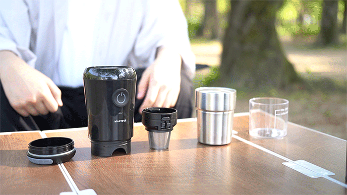 アウトドアでも手軽に挽きたて！ ポータブルコーヒーメーカー「MACIVER」を試してみた